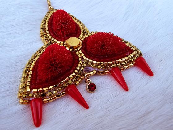 Red and gold tufted trillium’s 