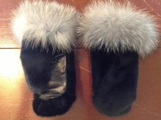 Sealskin (black) with fox trim
