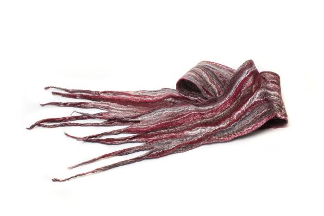 Scarf made of 100% merino wool and silk blend.