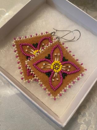 Beaded earrings with quills