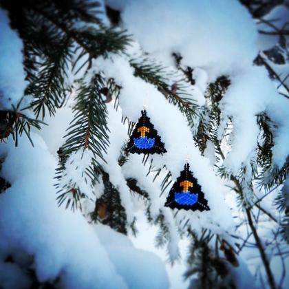 Beaded earrings with ulu design