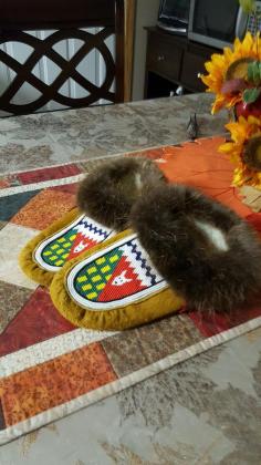 Men's beaded slippers