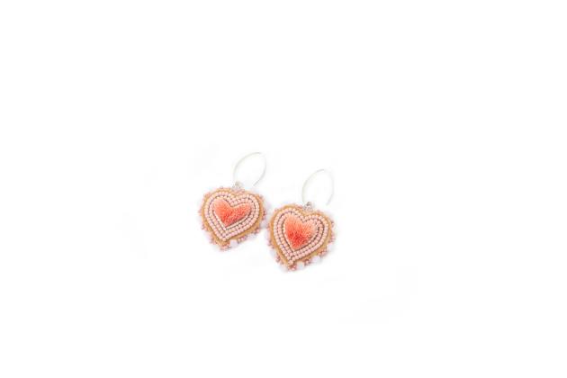 Beaded earrings with tufting 