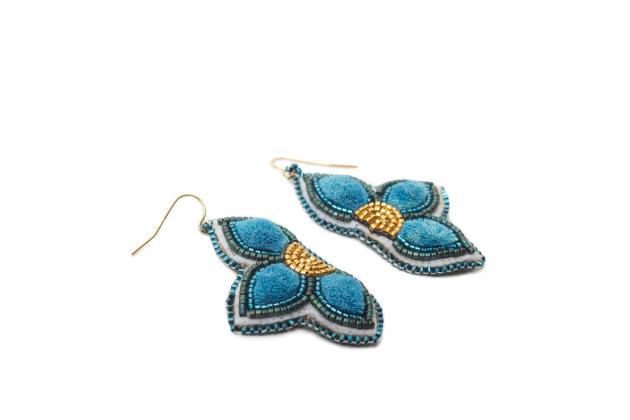 Tufted flower earrings