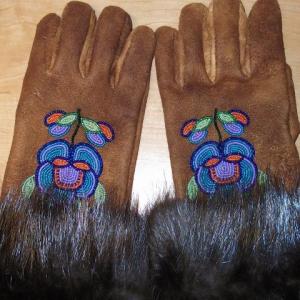 Dene Gloves.jpg